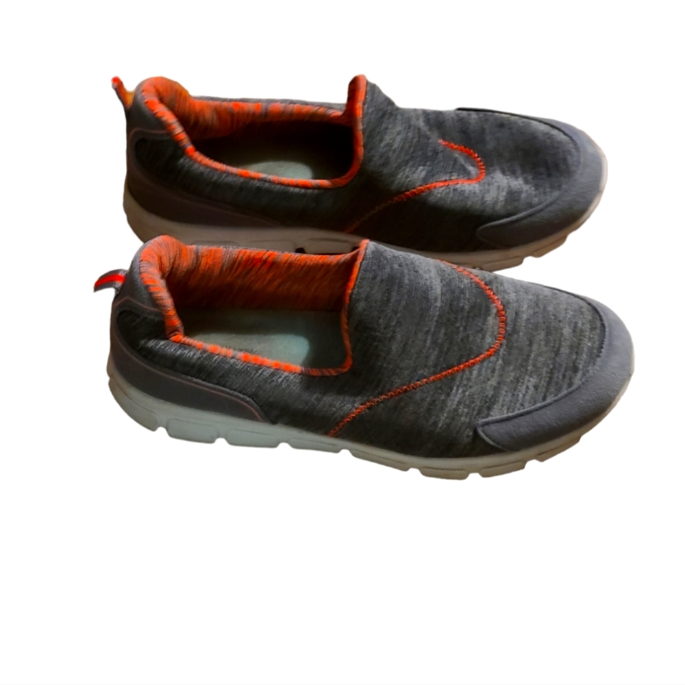 Danskin Now. Girls slip on a sneaker.